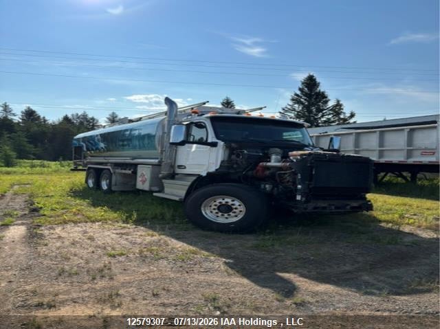2025 PETERBILT 567