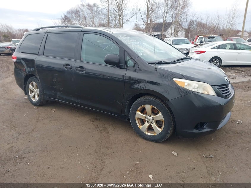 2013 TOYOTA SIENNA V6 7 PASSENGER