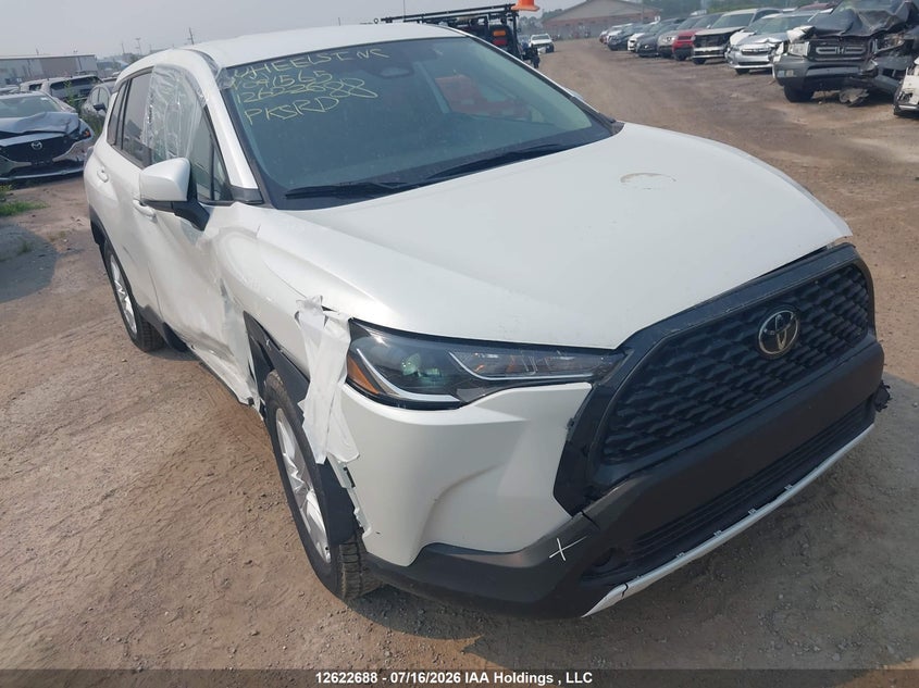 2024 TOYOTA COROLLA CROSS LE