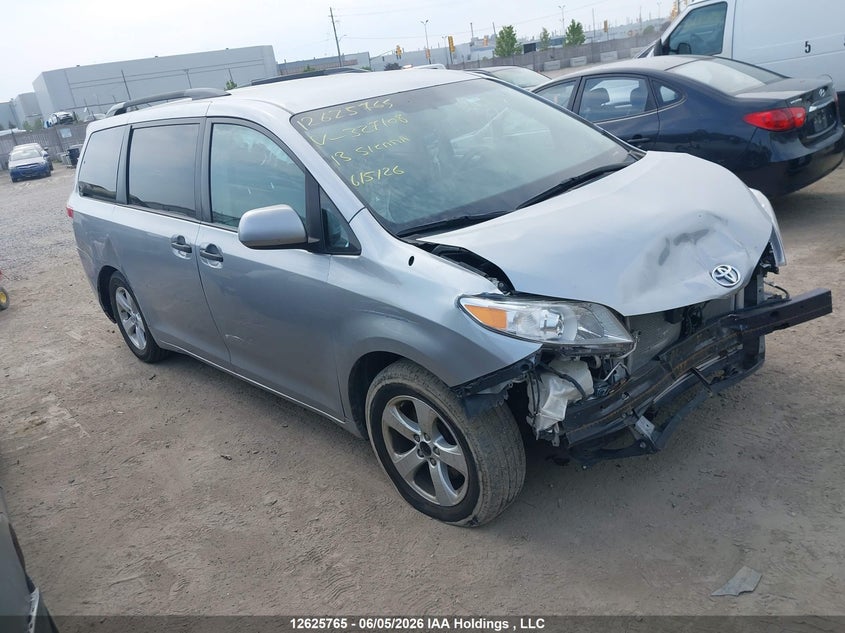 2013 TOYOTA SIENNA