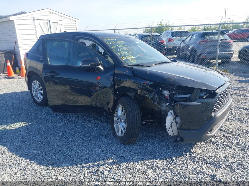 2025 TOYOTA COROLLA CROSS LE
