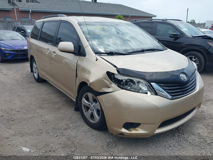 2011 TOYOTA SIENNA LE 8 PASSENGER