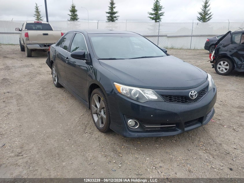 2014 TOYOTA CAMRY SE