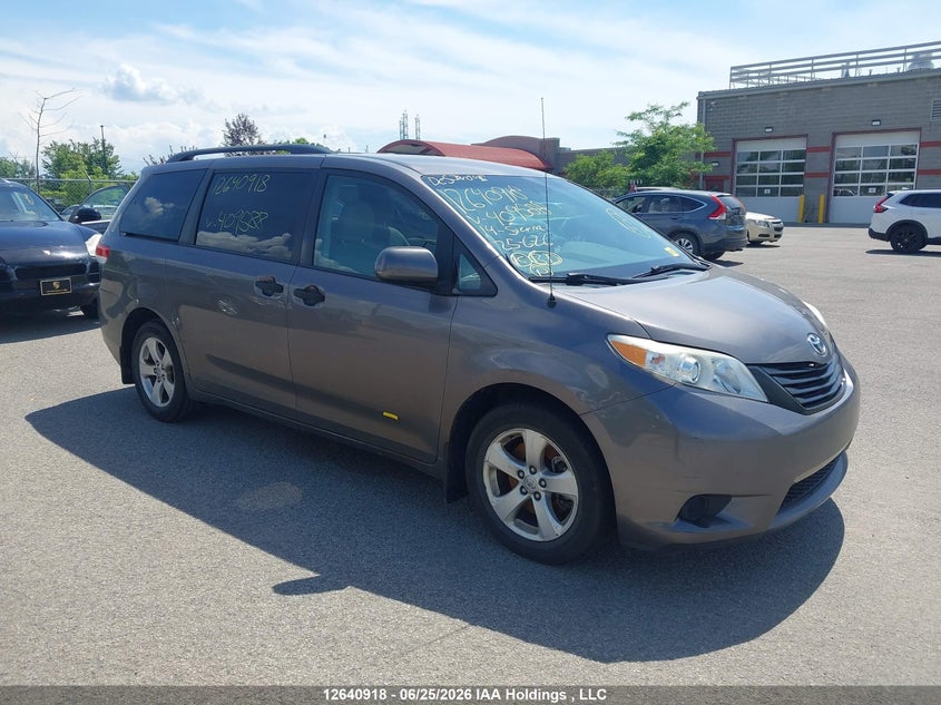 2014 TOYOTA SIENNA