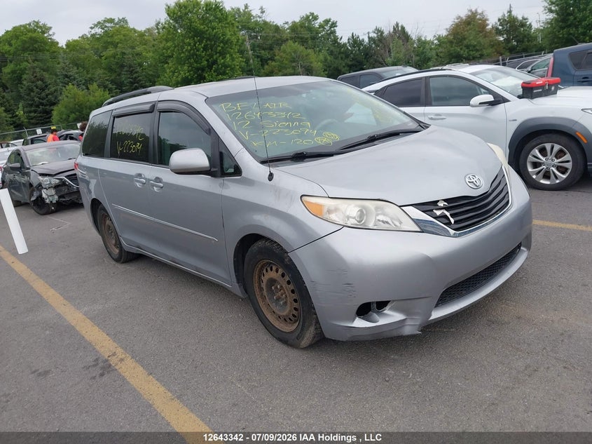 2012 TOYOTA SIENNA