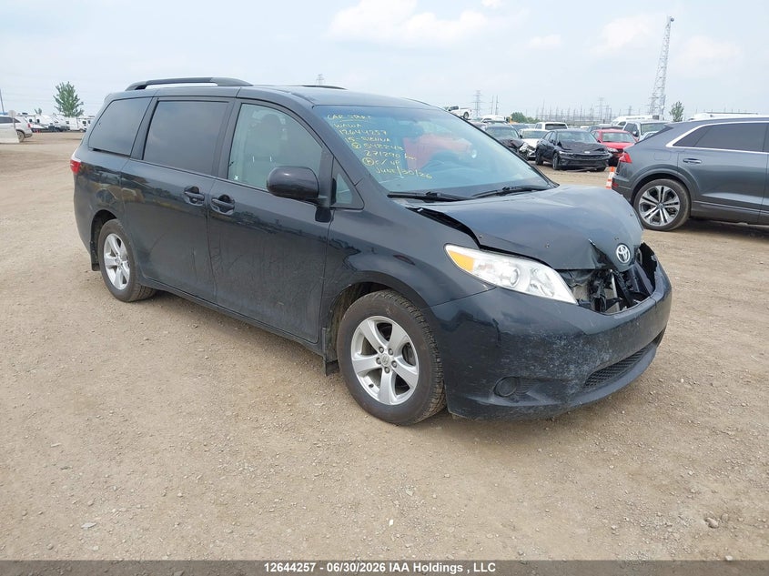 2015 TOYOTA SIENNA LE V6