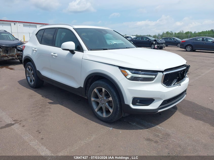 2020 VOLVO XC40 T5 MOMENTUM