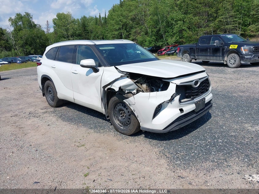 2022 TOYOTA highlander xle