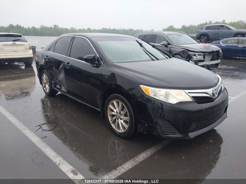 2014 TOYOTA CAMRY
