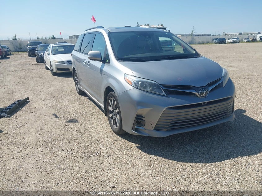 2018 TOYOTA SIENNA
