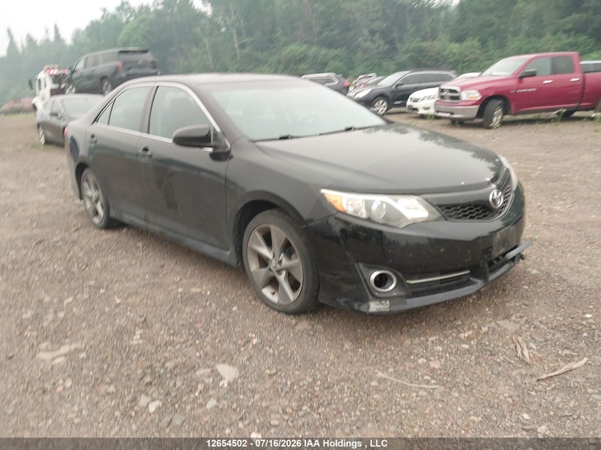 2014 TOYOTA CAMRY SE