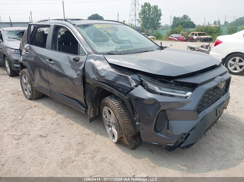 2022 TOYOTA RAV4 XLE