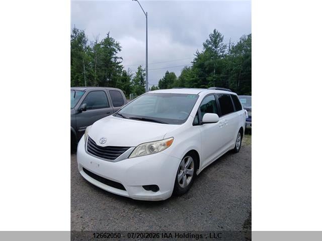 2012 TOYOTA SIENNA LE