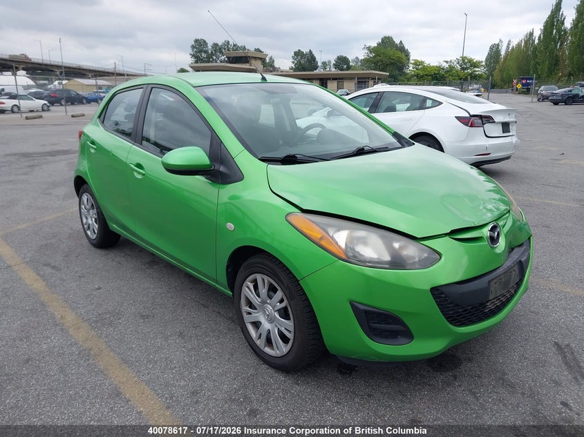 2013 MAZDA MAZDA2