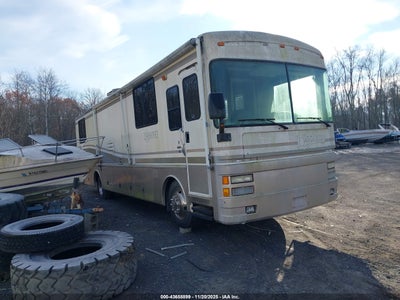 1999 FREIGHTLINER CHASSIS X LINE MOTOR HOME