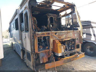 1999 FREIGHTLINER CHASSIS X LINE MOTOR HOME