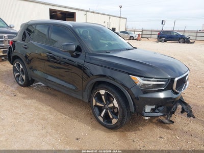 2019 VOLVO XC40 T5 MOMENTUM