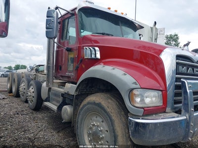 2016 MACK 700 GU700