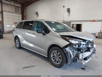 2022 TOYOTA SIENNA LE