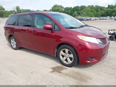 2017 TOYOTA SIENNA LE 8 PASSENGER