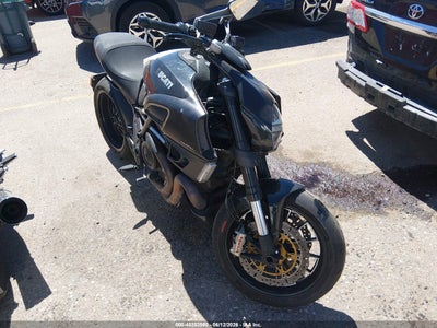 2012 DUCATI DIAVEL  