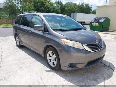 2015 TOYOTA SIENNA LE 8 PASSENGER