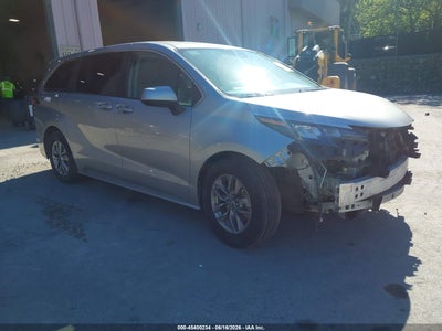 2024 TOYOTA SIENNA LE