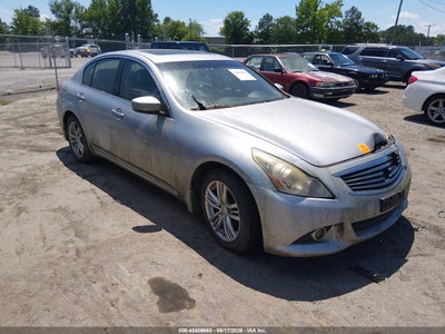 2013 INFINITI G37X  