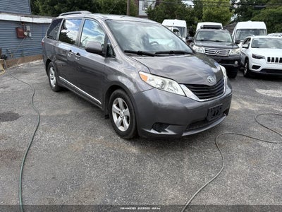 2017 TOYOTA SIENNA LE 8 PASSENGER