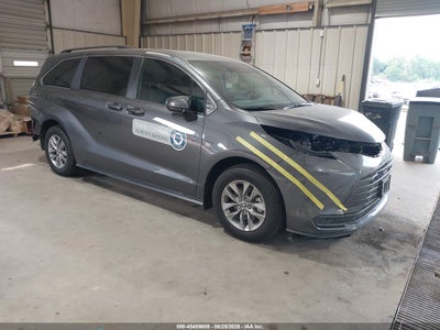 2025 TOYOTA SIENNA LE