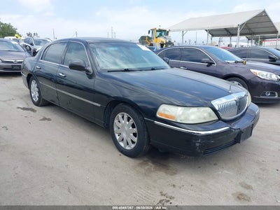 2011 LINCOLN TOWN CAR SIGNATURE LIMITED