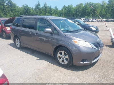 2011 TOYOTA SIENNA LE V6