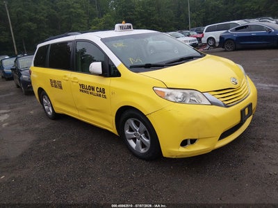2017 TOYOTA SIENNA LE 8 PASSENGER