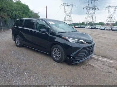 2022 TOYOTA SIENNA LE