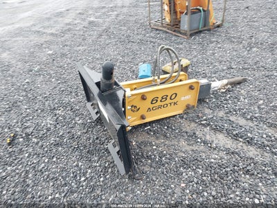 2022 AGROTK SSHH680 HYDRAULIC CONCRETE BREAKER  
