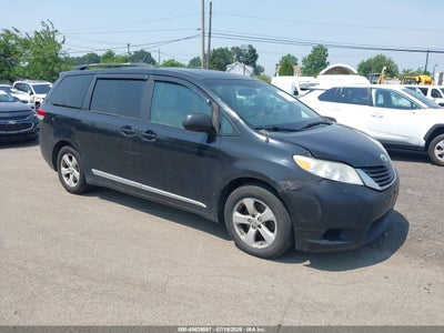 2011 TOYOTA SIENNA LE V6