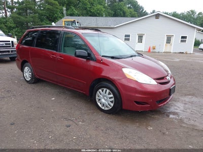 2009 TOYOTA SIENNA LE