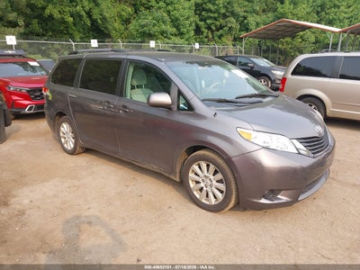 2011 TOYOTA SIENNA LE