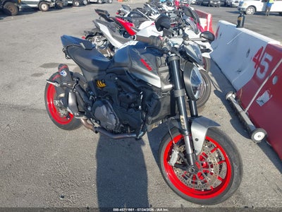 2022 DUCATI MONSTER  